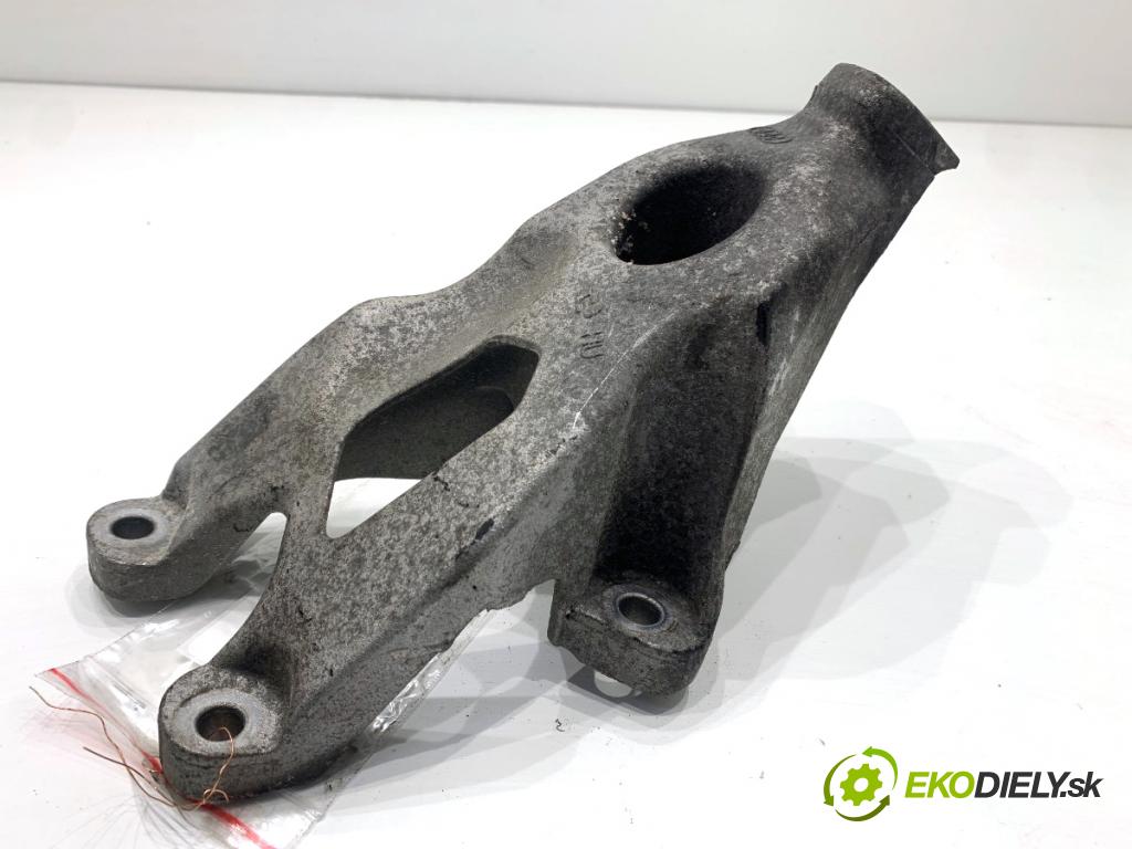 AUDI A4 B8 Kombi 2013 130 kW 2.0 TDI quattro 1968 Držiak Motor 8K0199307BP