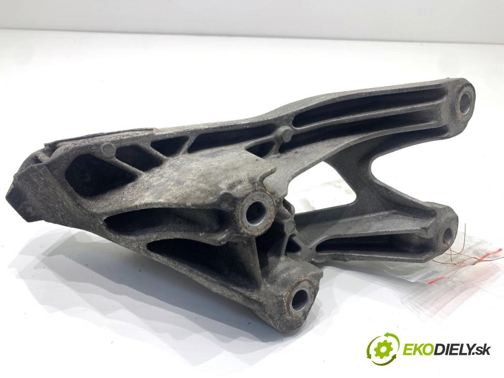 AUDI A4 B8 Kombi 2013 130 kW 2.0 TDI quattro 1968 Držiak Motor 8K0199307BP