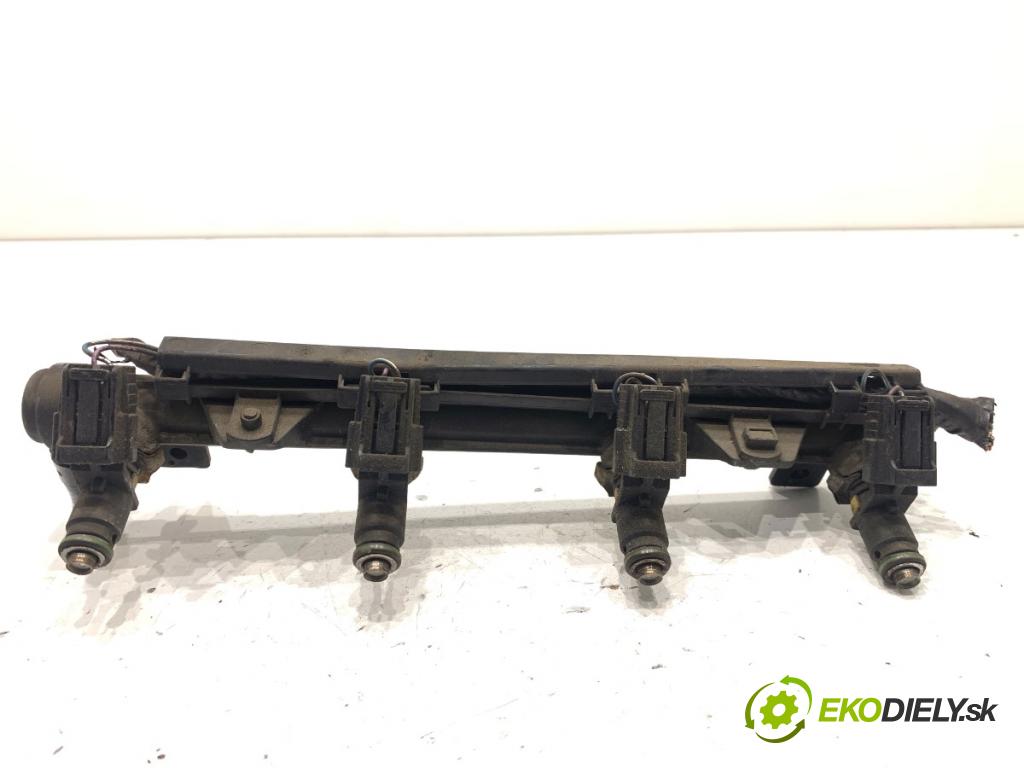 SKODA FABIA II Kombi 2008 63 kW 1.4 1390 Lišta vstrekovacia 036133320 (Vstrekovacia lišta)