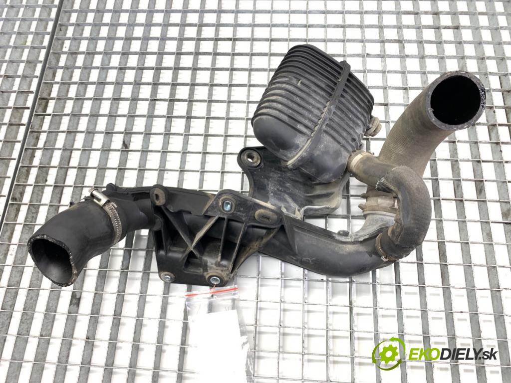 AUDI A4 B8 Kombi 2013 130 kW 2.0 TDI quattro 1968 Rúra vzduchu 8K0145737K