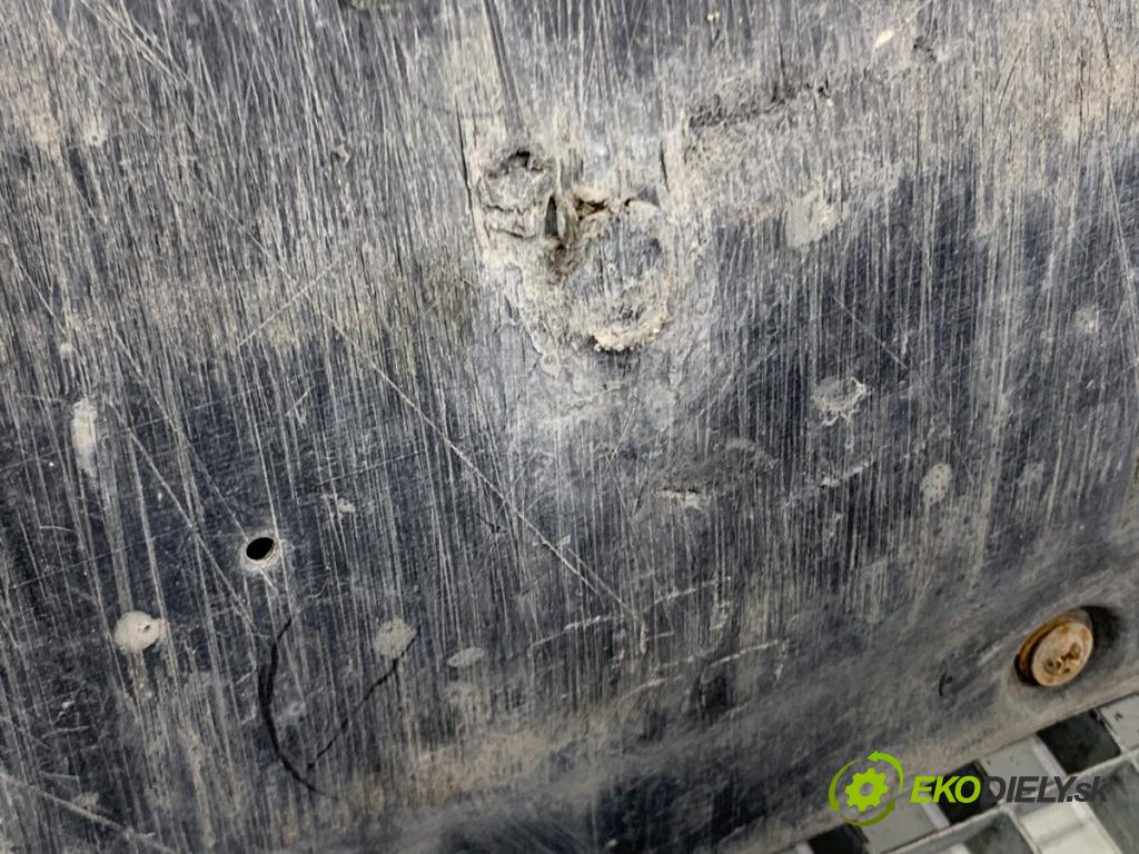 AUDI A4 B8 Kombi 2013 130 kW 2.0 TDI quattro 1968 clona pod motor plastová 8K0863821AF