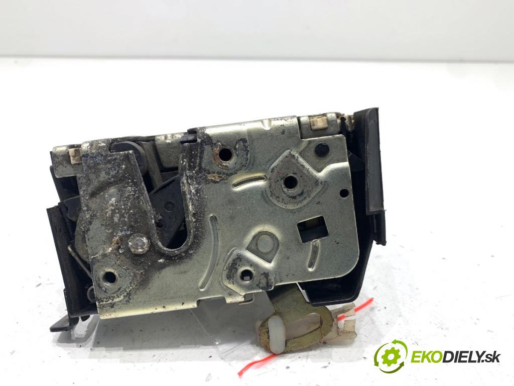 MINI R50 R53 liftback 2003 66 kW One 1598 zámok Dvere pravy predný 4416272