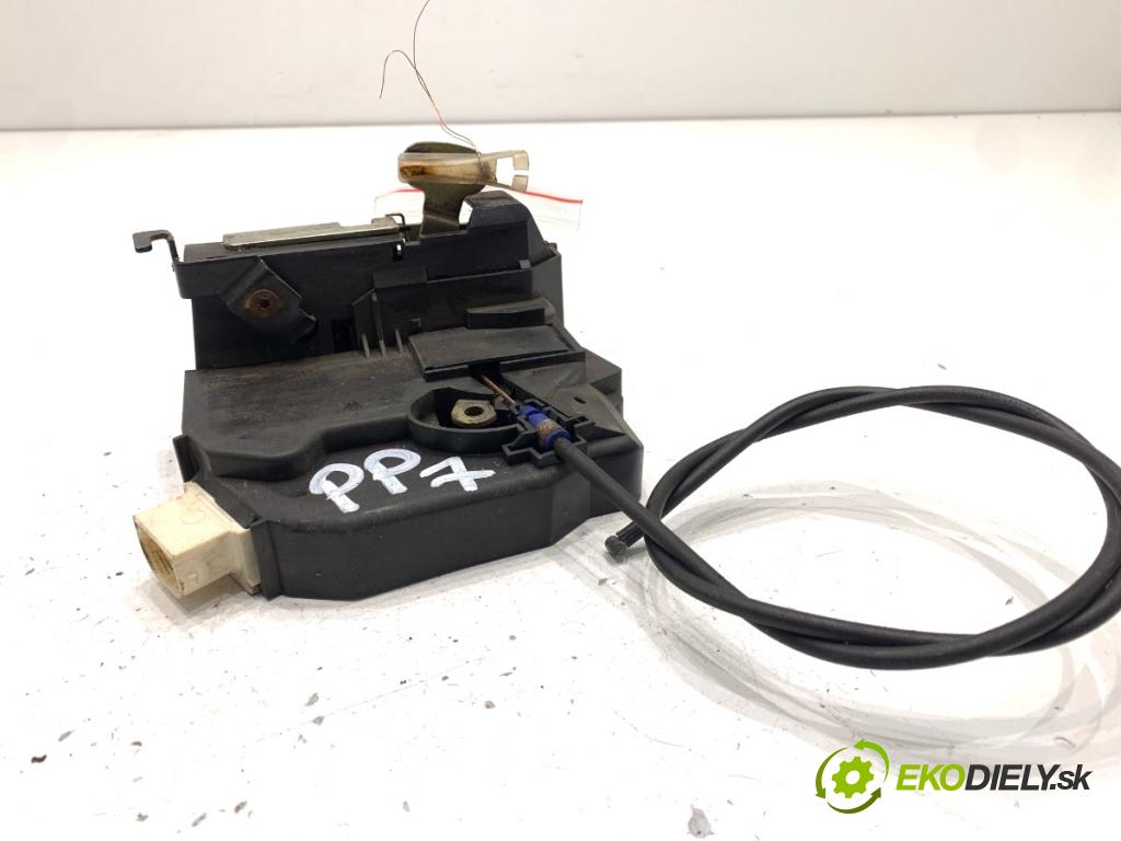 MINI R50 R53 liftback 2003 66 kW One 1598 zámok Dvere pravy predný 4416272