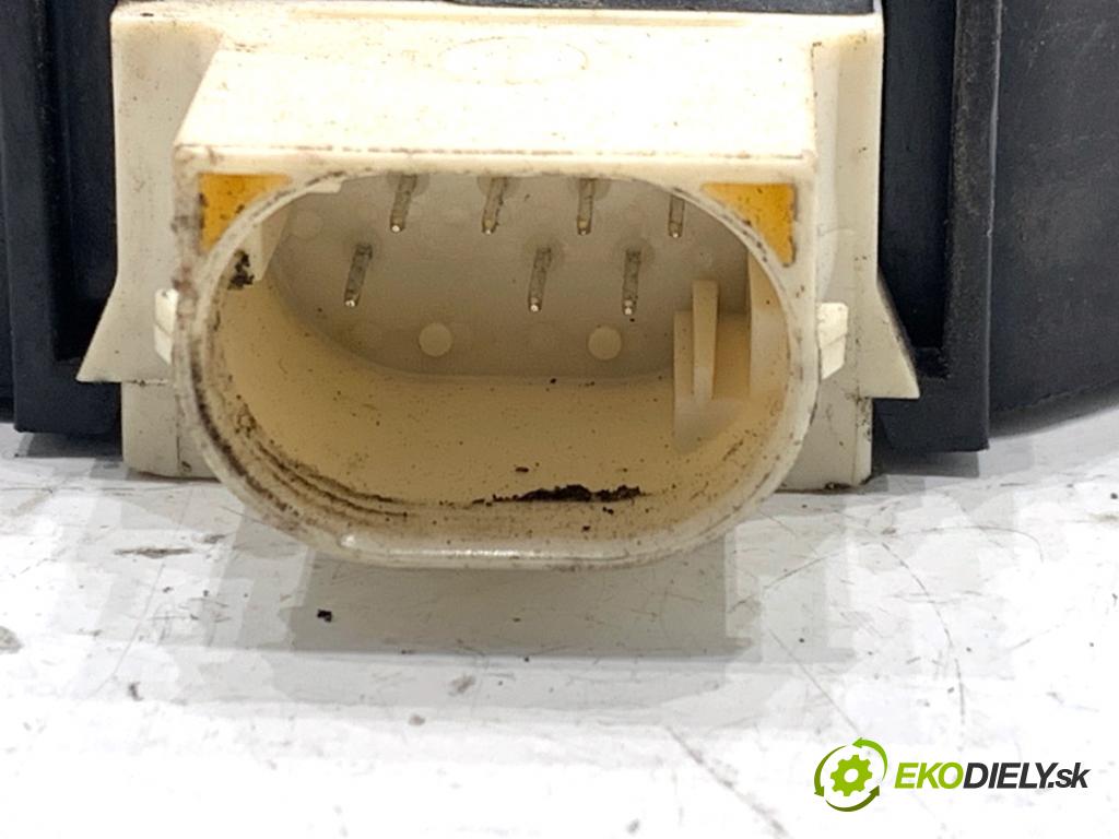 MINI R50 R53 liftback 2003 66 kW One 1598 zámok Dvere pravy predný 4416272