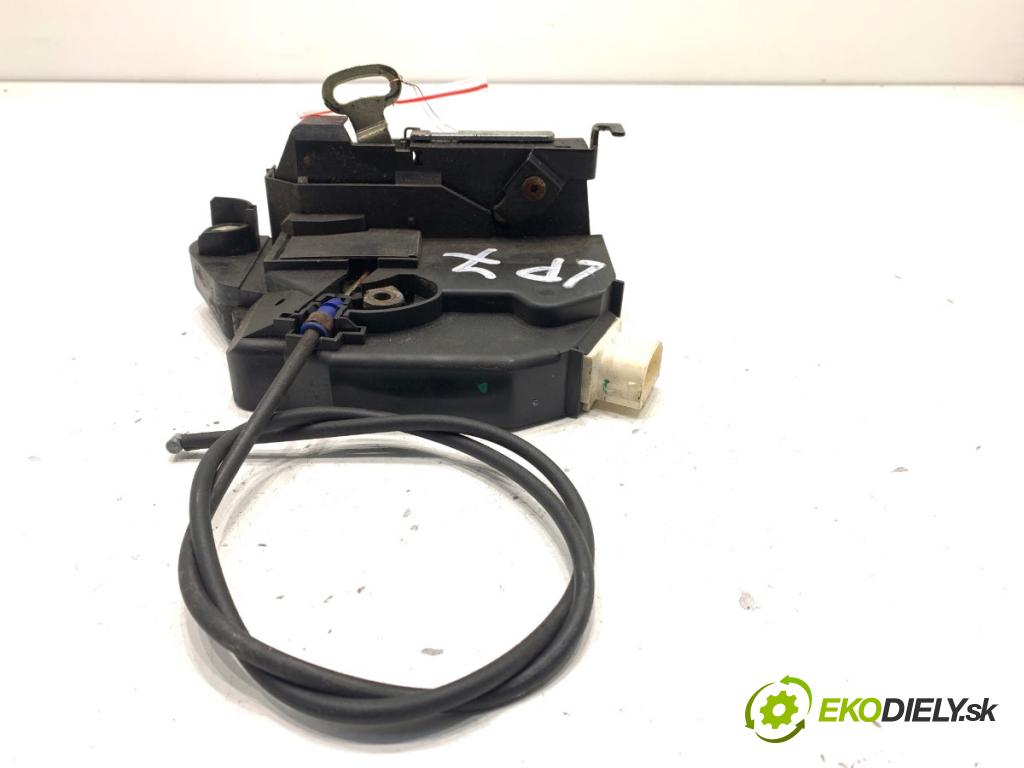 MINI R50 R53 liftback 2003 66 kW One 1598 zámok dveře levý přední část