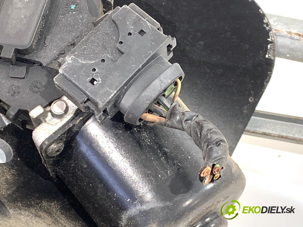 MINI R50 R53 liftback 2003 66 kW One 1598 mechanismus stěračů přední část 8229128 (Motorek stěračů přední)