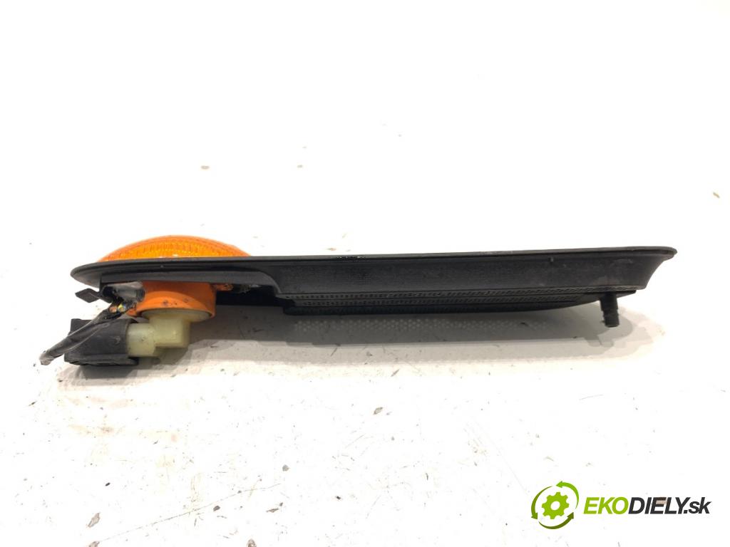 MINI R50 R53 liftback 2003 66 kW One 1598 směrovka pravý přední část 1503561 (Klika dveří ostatní)