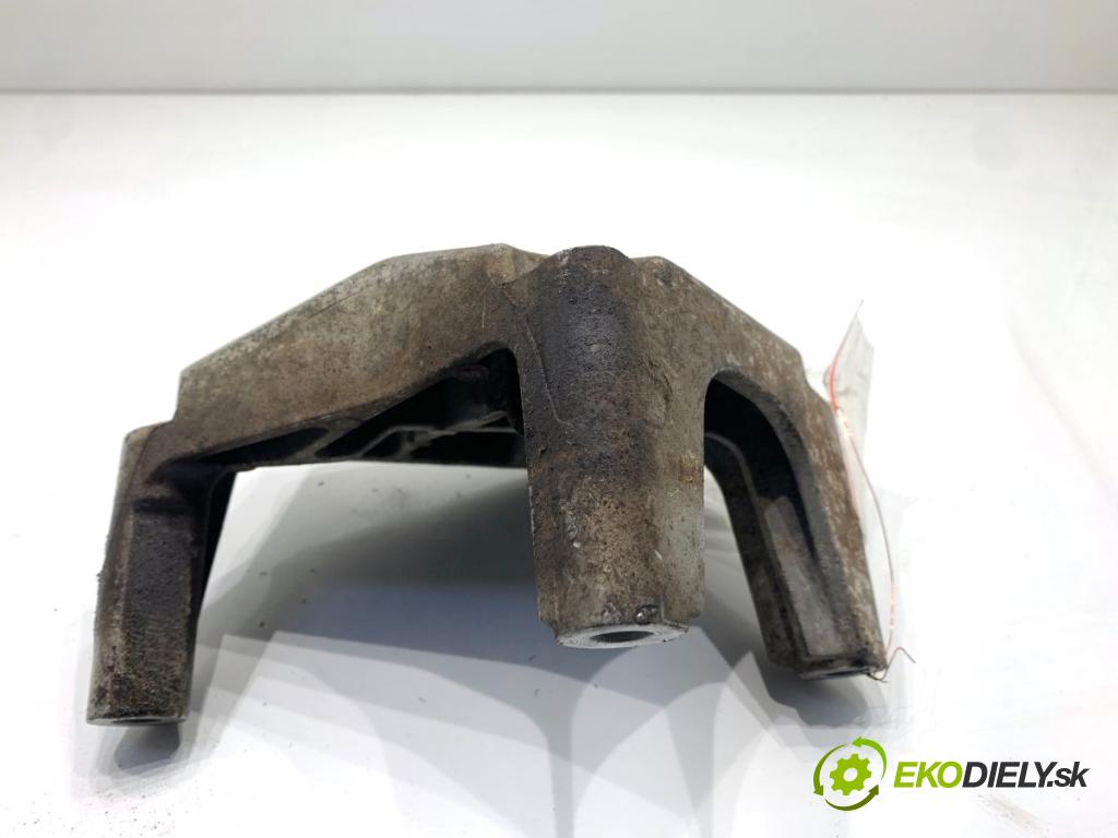 OPEL ASTRA J sedan 2017 103 kW 1.4 LPG (69) 1364 Držiak Motor 13248477