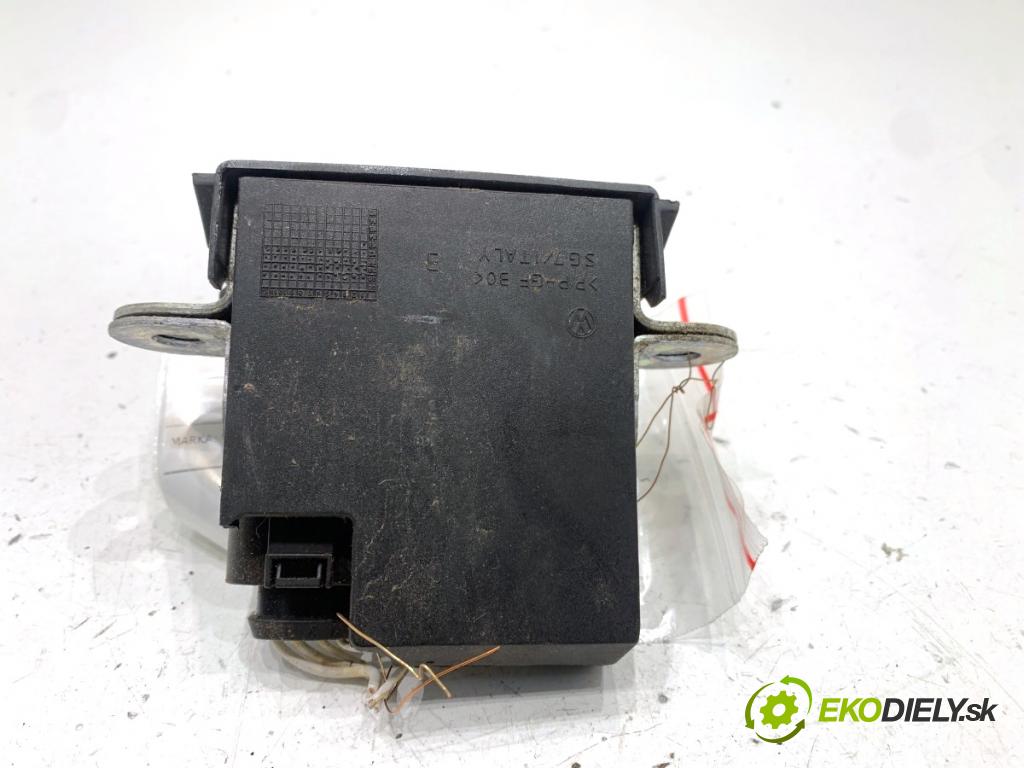 VW PASSAT B7 Kombi 2011 103 kW 2.0 TDI 1968 zámok dverí zad 5K0827505A