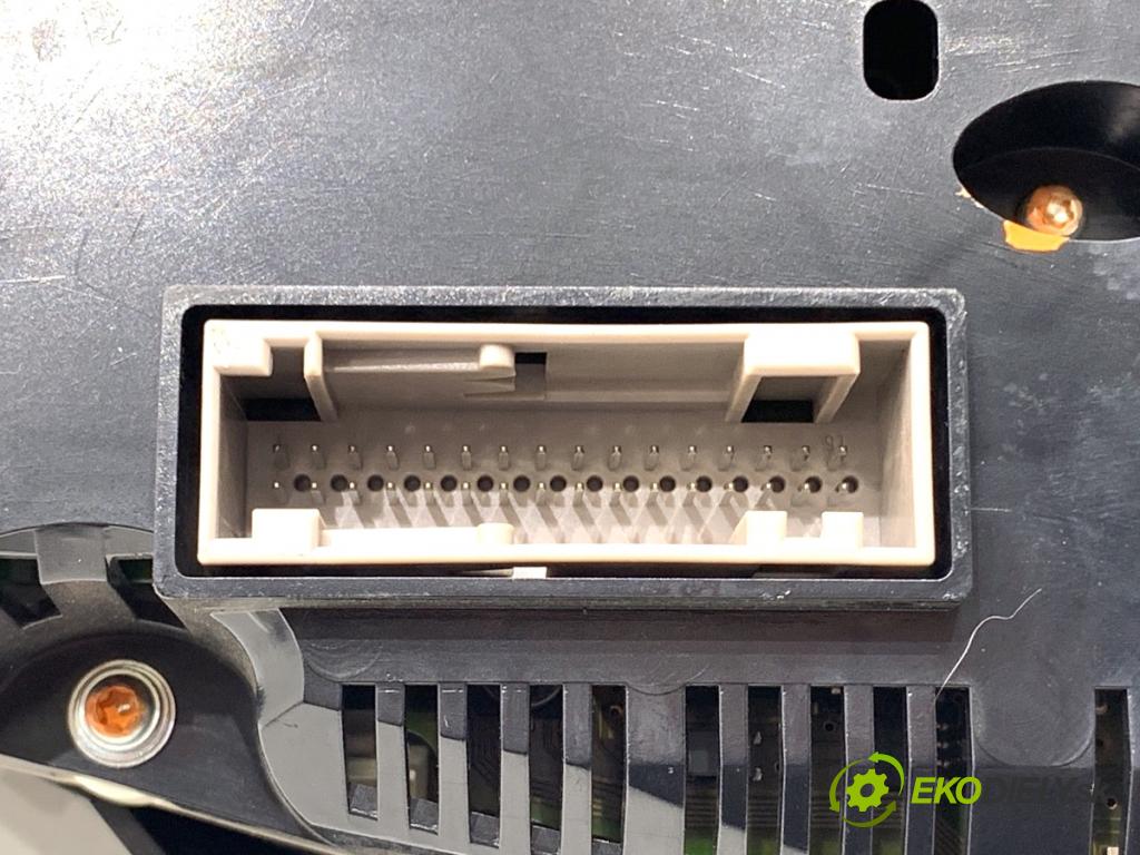 AUDI A4 B8 Kombi 2008 140 kW 2.7 TDI 2698 Prístrojovka 8K0920930C (Prístrojová doska)