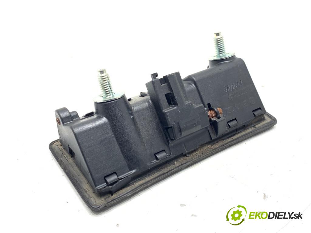 AUDI A4 B8 Kombi 2008 140 kW 2.7 TDI 2698 klika dveří zadní část 5N0827566B