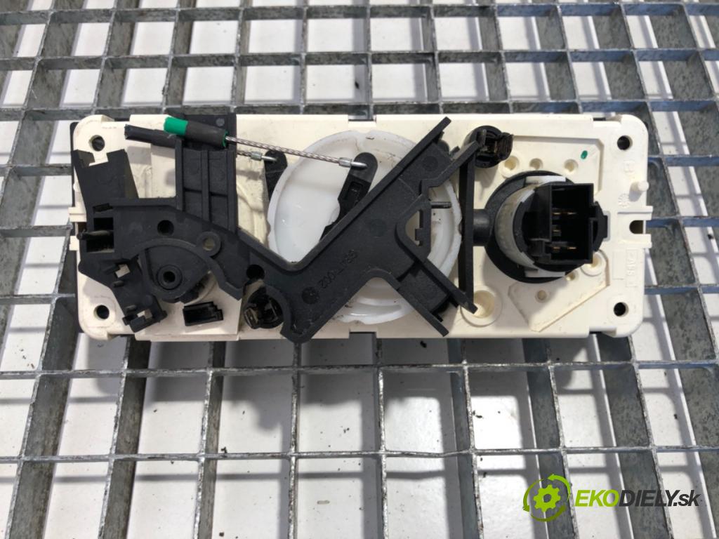 DAF XF Ciągnik siodłowy 2014 375 kW FT 510 375 kW [510 KM] olej napędowy 2012 - 2022 12900 Panel ovládaní topení 9001180 (Páčky pod volantem)