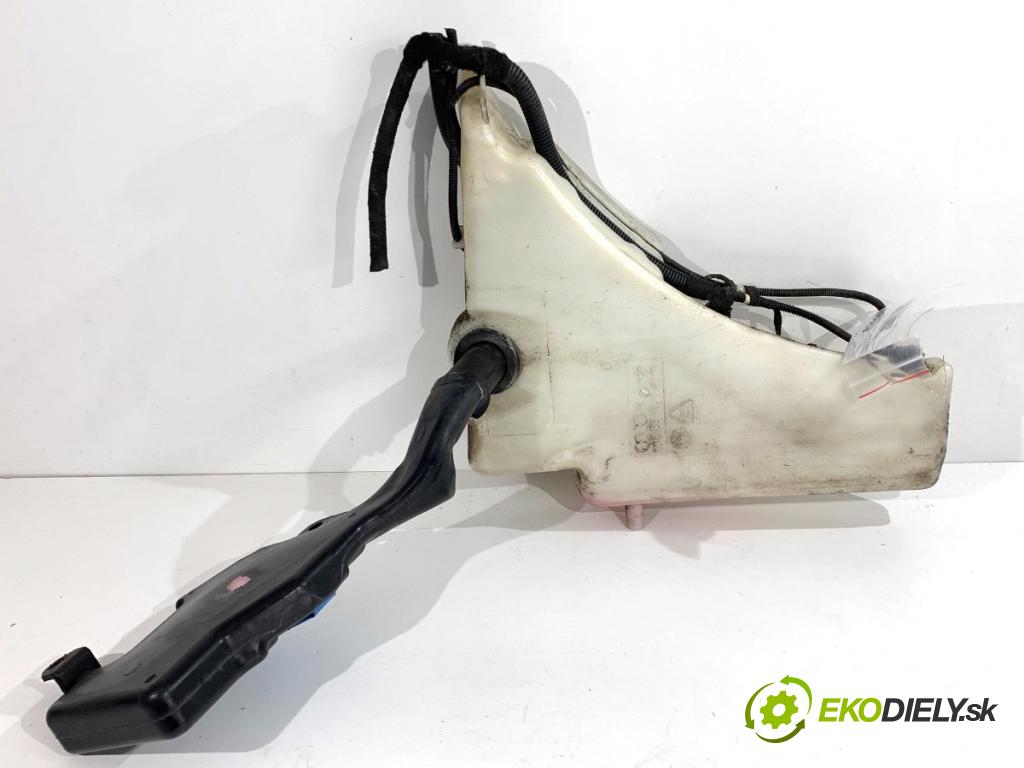 AUDI A4 B8 Kombi 2008 140 kW 2.7 TDI 2698 nádržka ostřikovačů 8T0955453C