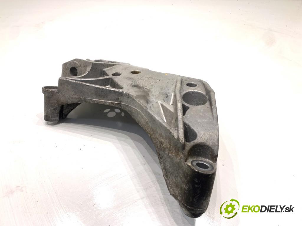 SEAT LEON III liftback 2017 132 kW 1.8 TSI 1798 Držiak Motor 06J199207P