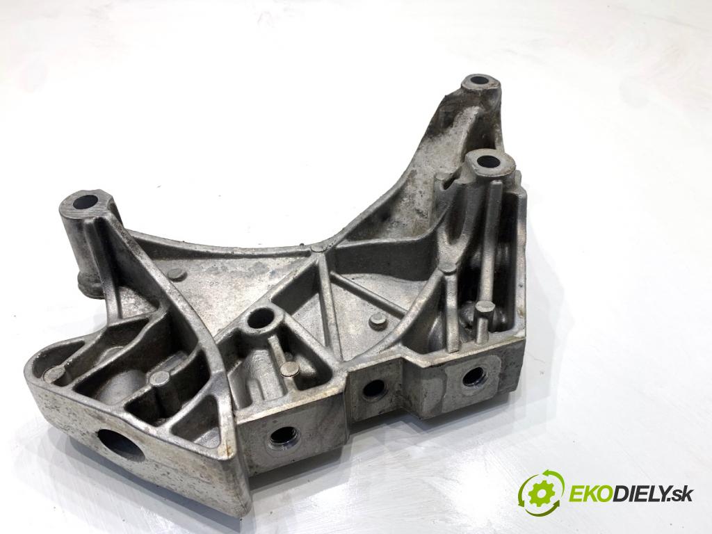 SEAT LEON III liftback 2017 132 kW 1.8 TSI 1798 Držiak Motor 06J199207P