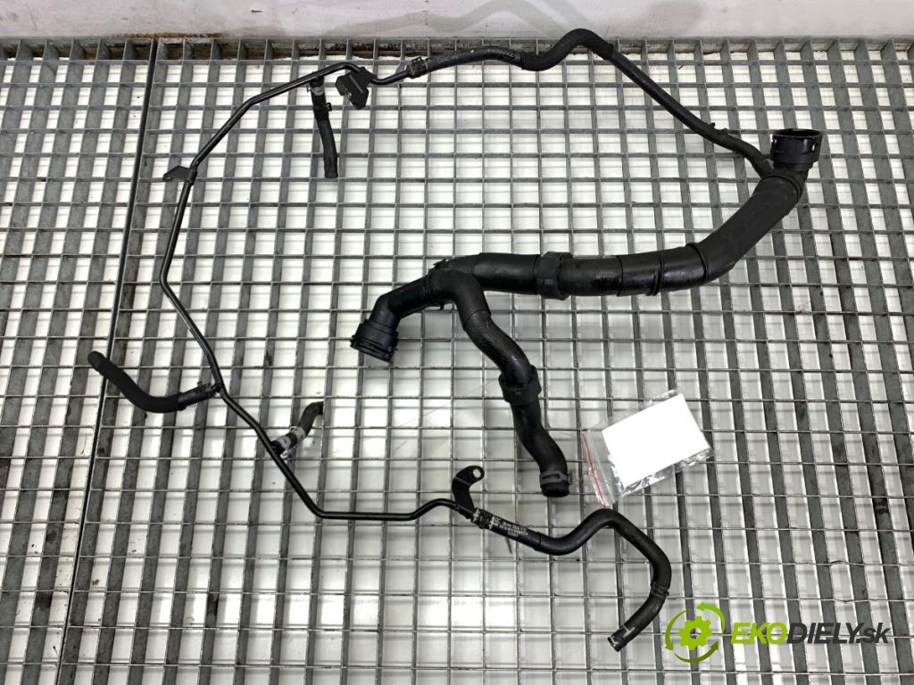 SEAT LEON III liftback 2017 132 kW 1.8 TSI 1798 Rozdeľovač vody 06K121075Q