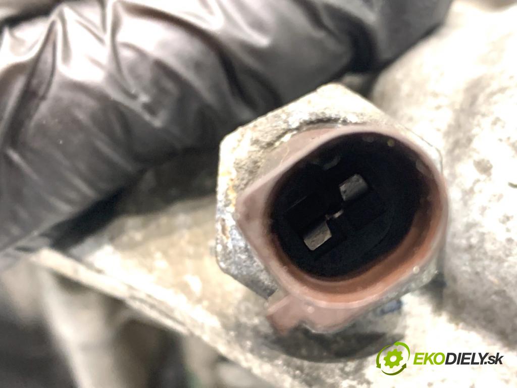 SEAT LEON III liftback 2017 132 kW 1.8 TSI 1798 Obal filtra oleja 06L903143D (Obal olejového filtra)