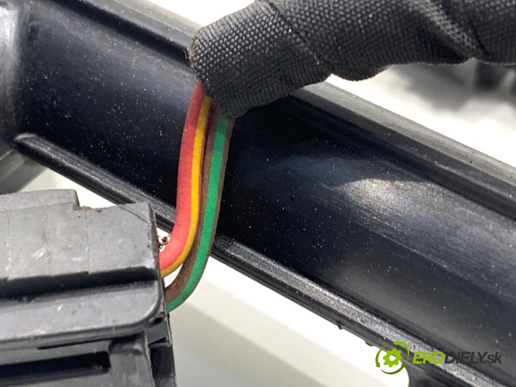 SEAT LEON III liftback 2017 132 kW 1.8 TSI 1798 Lišta vstrekovacia INJEKCIA: 06L906031A