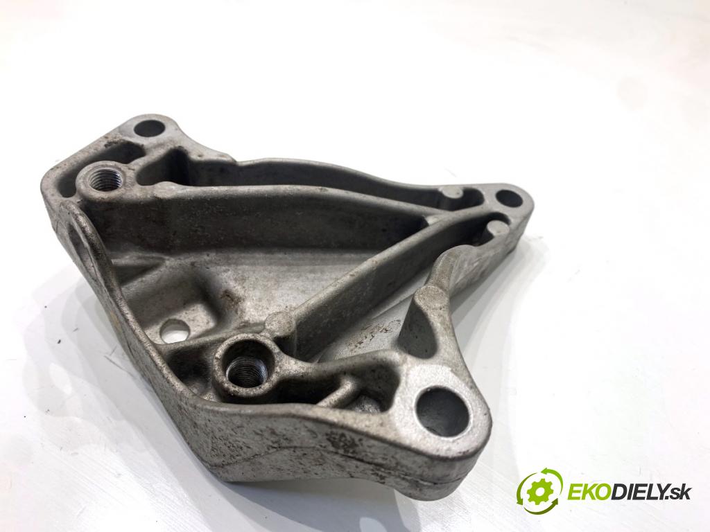 SEAT LEON III liftback 2017 132 kW 1.8 TSI 1798 Držiak Motor 5Q0199117C