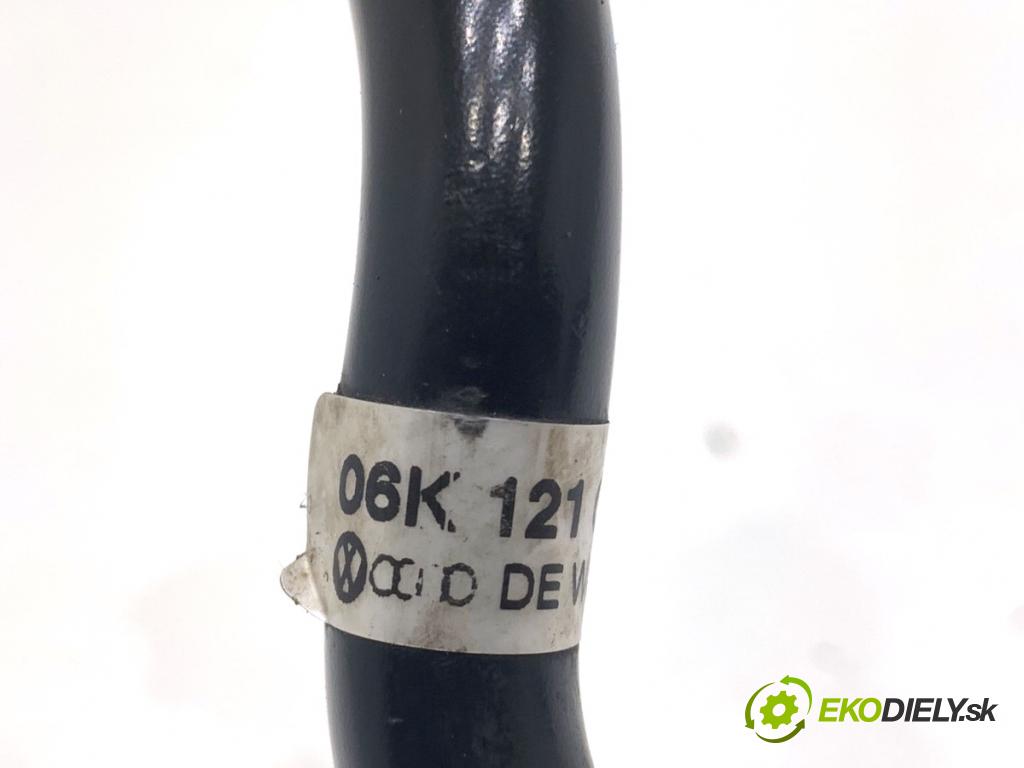 SEAT LEON III liftback 2017 132 kW 1.8 TSI 1798 rúrka turba 06K121065R (Hadice turbodmychadla)