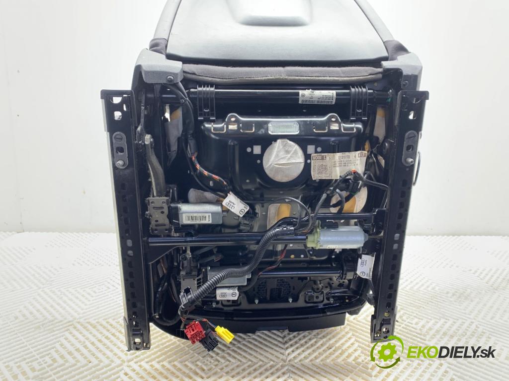 AUDI A4 B8 Kombi 2008 140 kW 2.7 TDI 2698 Sedadlo ľavy predný S-LINE