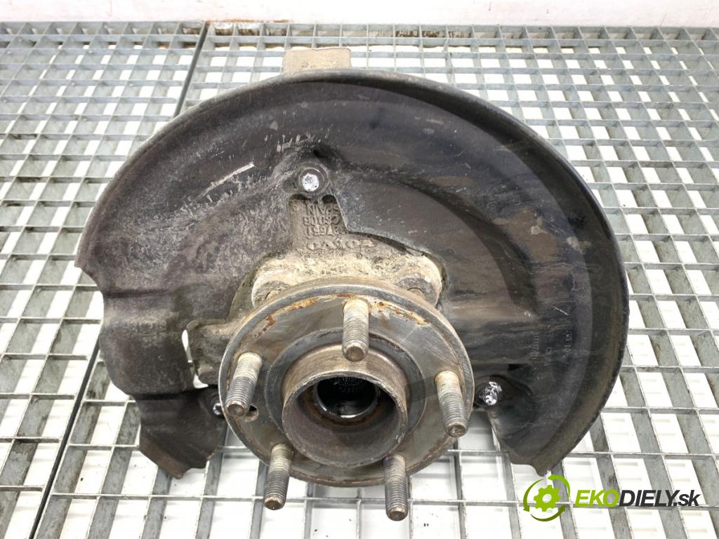 VOLVO V40 liftback 2016 88 kW D2 1969 náboj pravy predný 