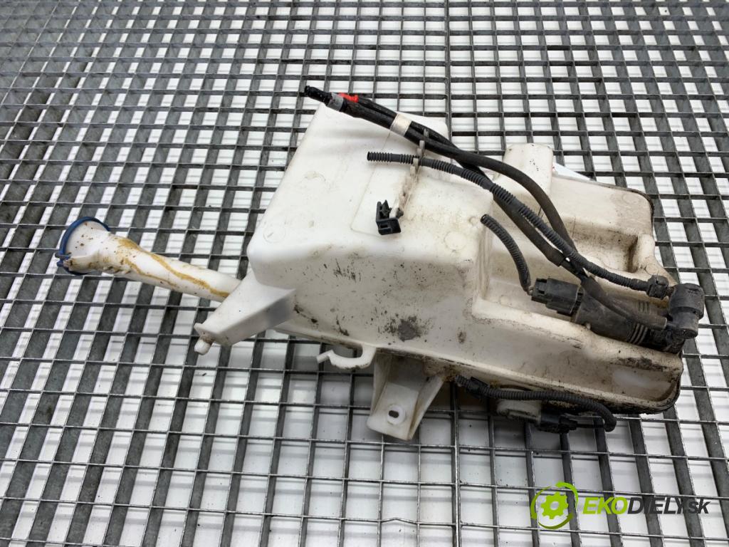 VOLVO V40 liftback 2016 88 kW D2 1969 Nádržka ostrekovačov 31276094