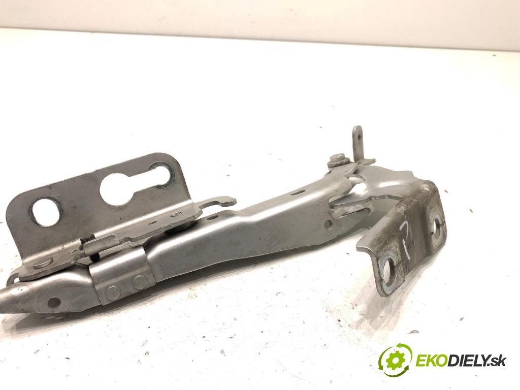 VOLVO V40 liftback 2016 88 kW D2 1969 Záves kapoty pravy predný 