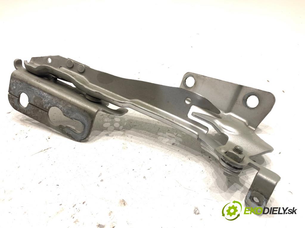 VOLVO V40 liftback 2016 88 kW D2 1969 Záves kapoty pravy predný