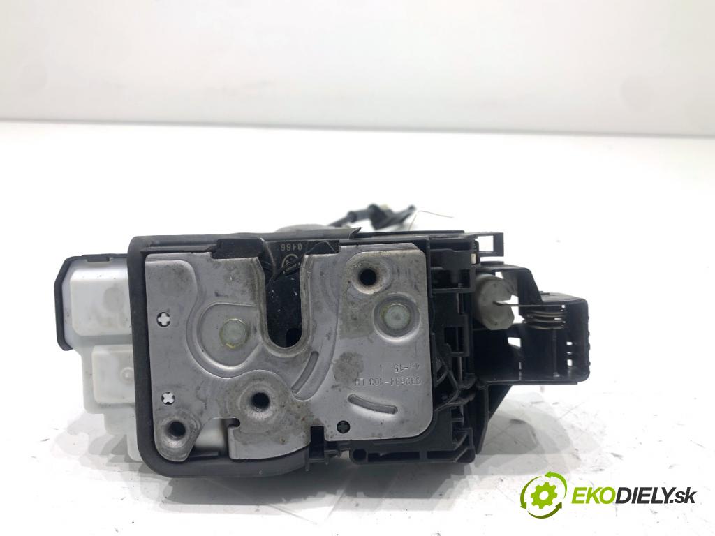 VOLVO V40 liftback 2016 88 kW D2 1969 zámok Dvere ľavy zad 31440397