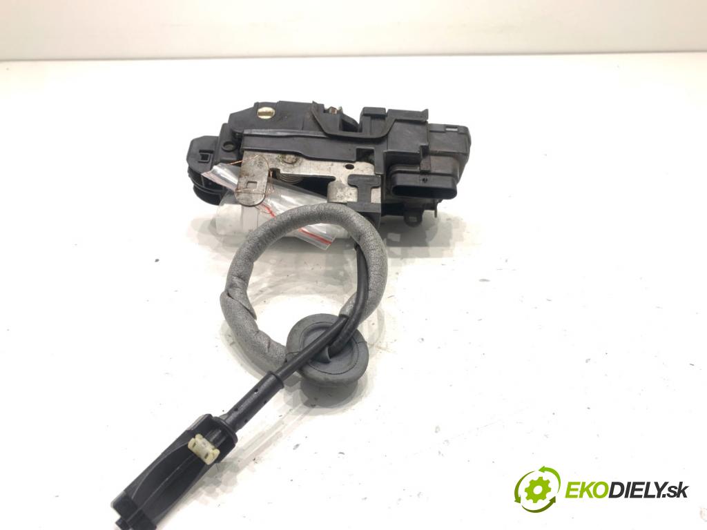 VOLVO V40 liftback 2016 88 kW D2 1969 zámok dveře levý zadní část 31440397