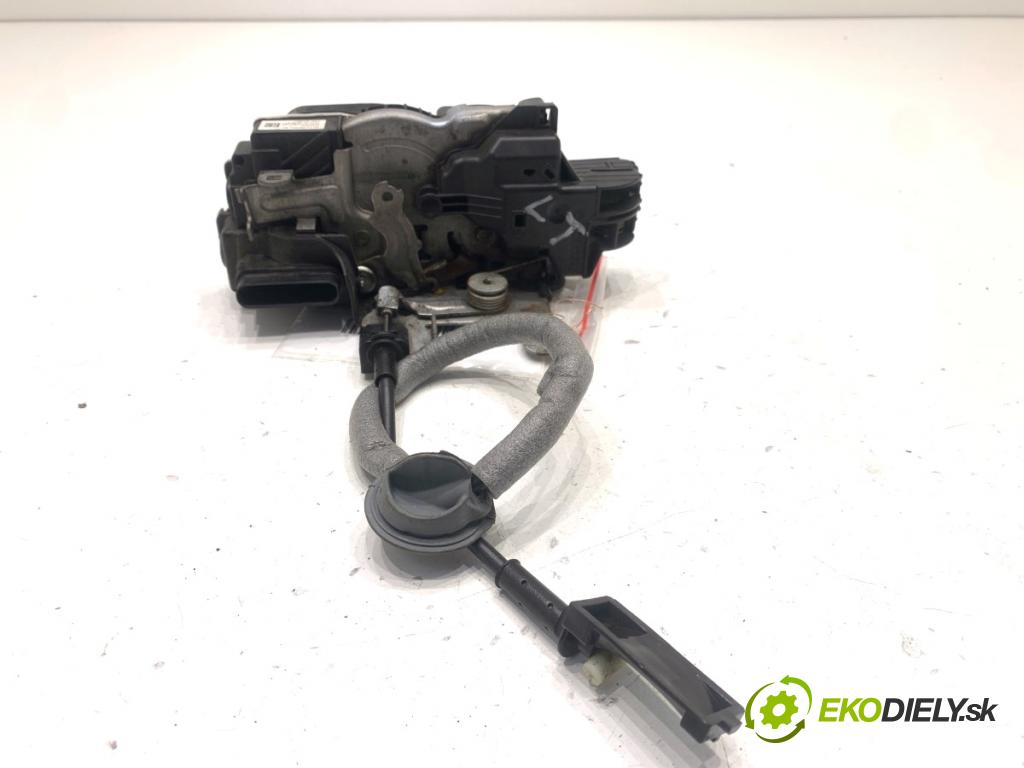 VOLVO V40 liftback 2016 88 kW D2 1969 zámok dveře levý zadní část 31440397