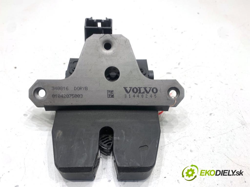 VOLVO V40 liftback 2016 88 kW D2 1969 zámok dverí zad 31440245