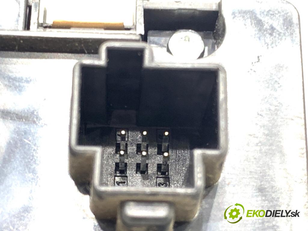 VOLVO V40 liftback 2016 88 kW D2 1969 Spínač svetiel 31443834