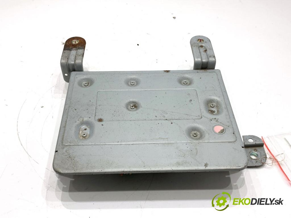 VOLVO V40 liftback 2016 88 kW D2 1969 zesilovač 31489108 (Zesilovač)