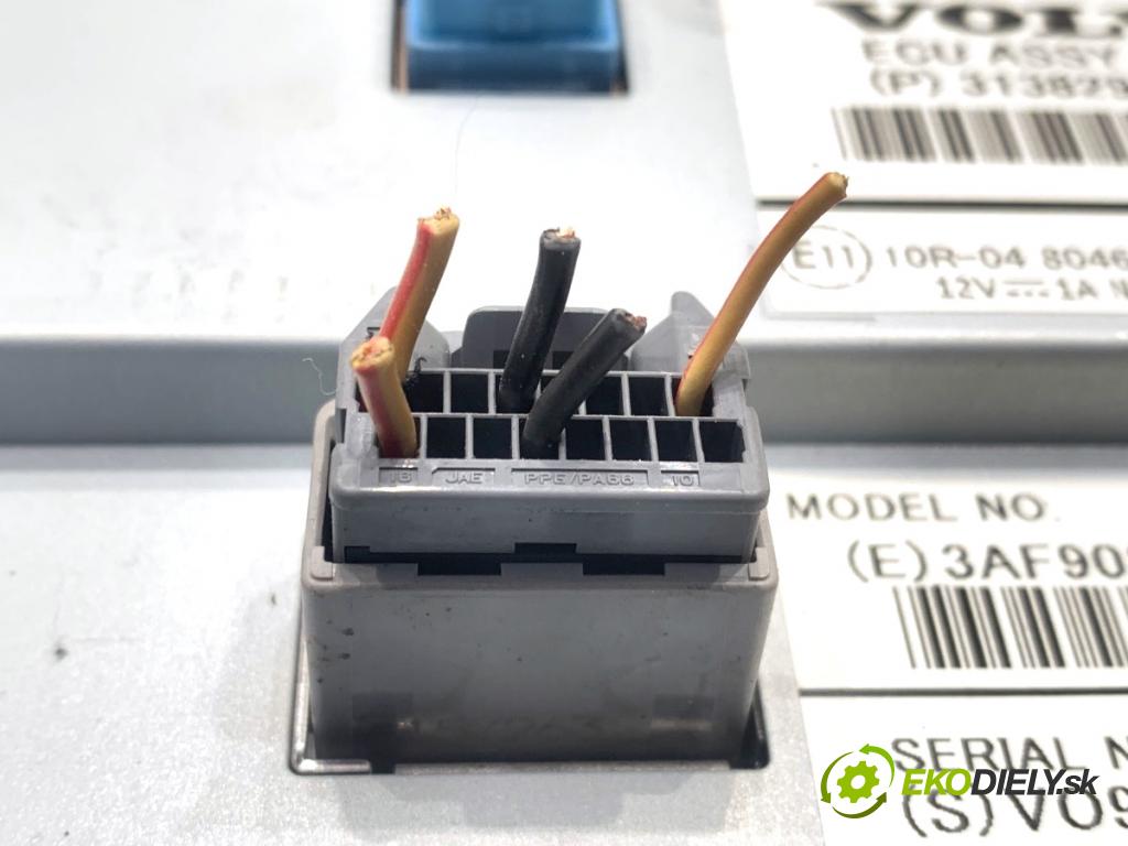 VOLVO V40 liftback 2016 88 kW D2 1969 Displej 31382906 (Přístrojová deska)