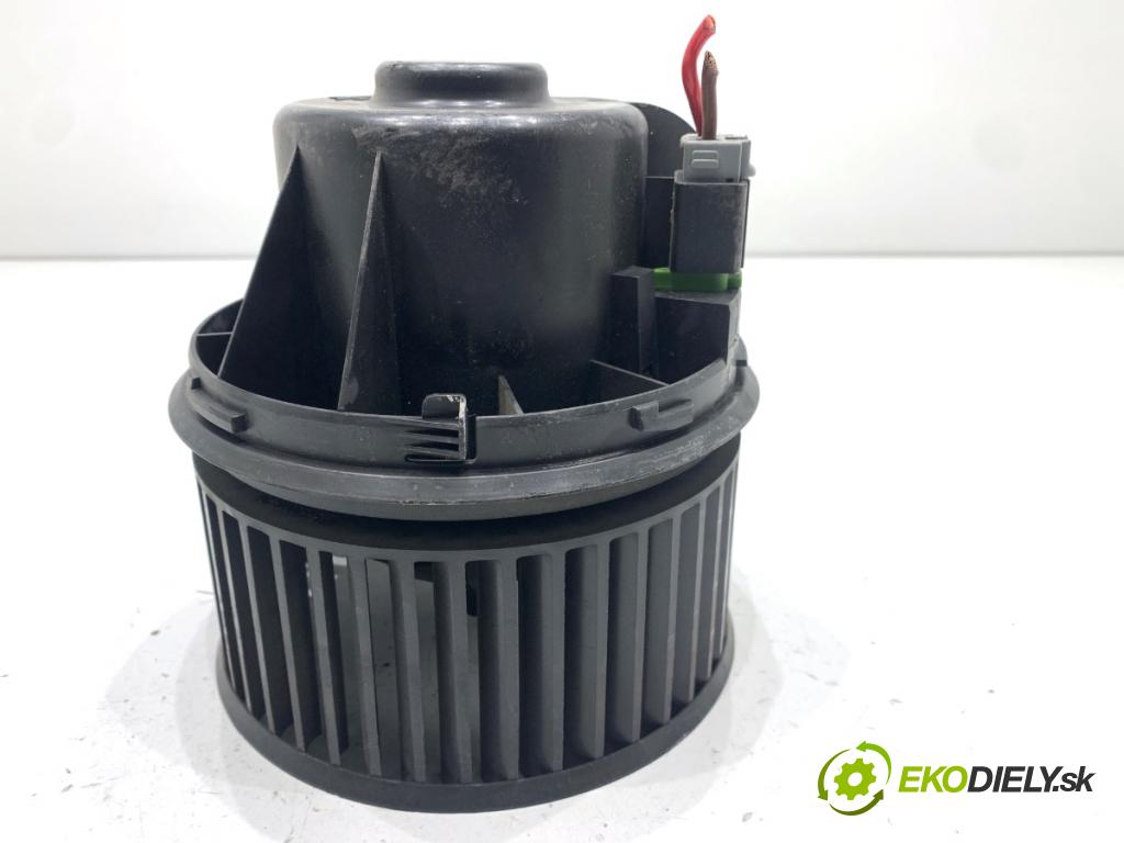 VOLVO V40 liftback 2016 88 kW D2 1969 topení AV6N-18456-AA