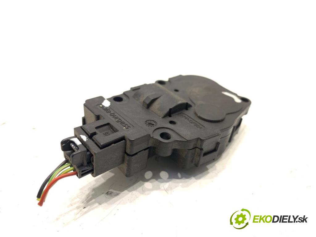 VOLVO V40 liftback 2016 88 kW D2 1969 motor topení 19E616-AA