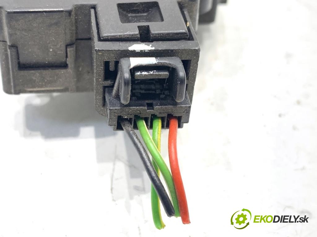 VOLVO V40 liftback 2016 88 kW D2 1969 motor topení 19E616-AA