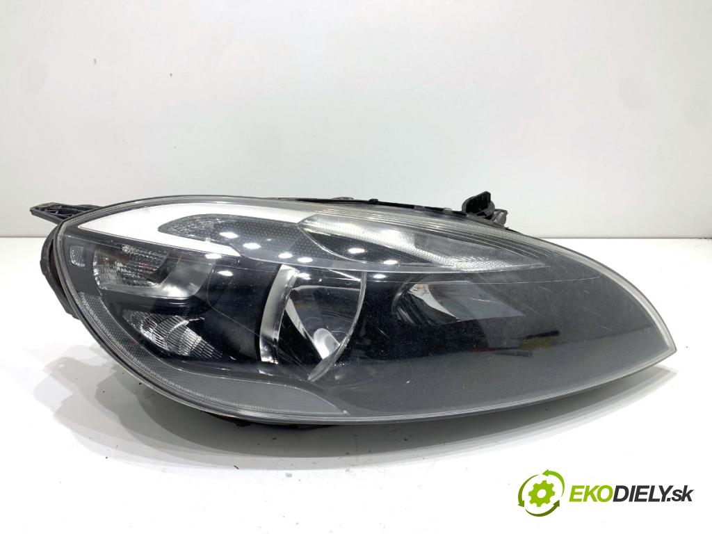 VOLVO V40 liftback 2016 88 kW D2 1969 Svetlomet pravy predný 7220200001