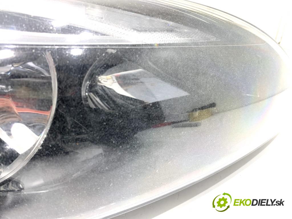 VOLVO V40 liftback 2016 88 kW D2 1969 Svetlomet pravy predný 7220200001