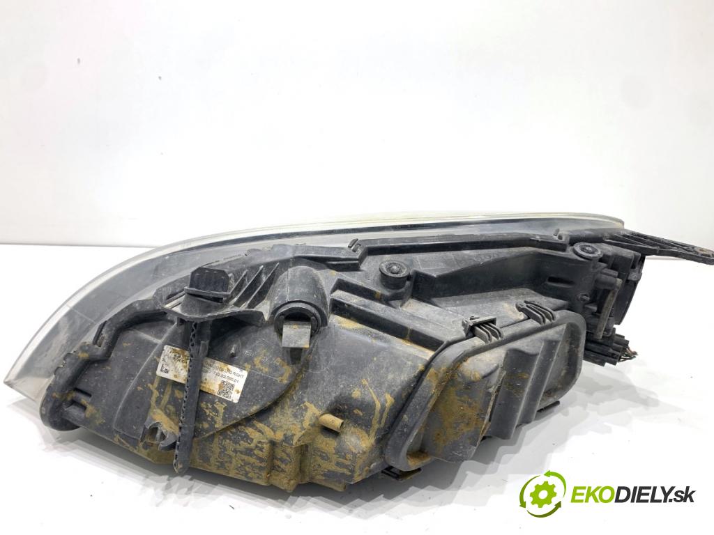 VOLVO V40 liftback 2016 88 kW D2 1969 Svetlomet pravy predný 7220200001