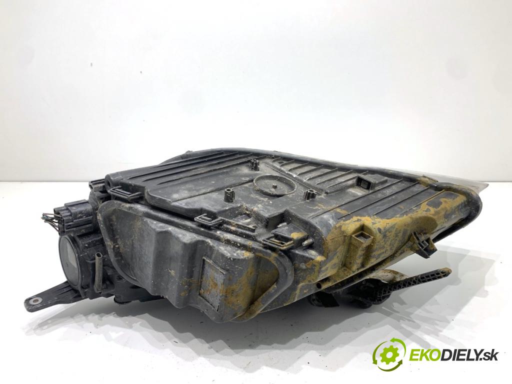 VOLVO V40 liftback 2016 88 kW D2 1969 Svetlomet pravy predný 7220200001