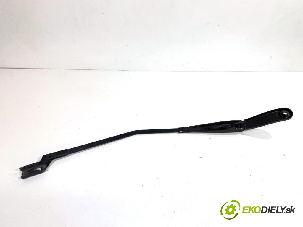 VOLVO V40 liftback 2016 88 kW D2 1969 ramena stěrače pravý přední část 31276060