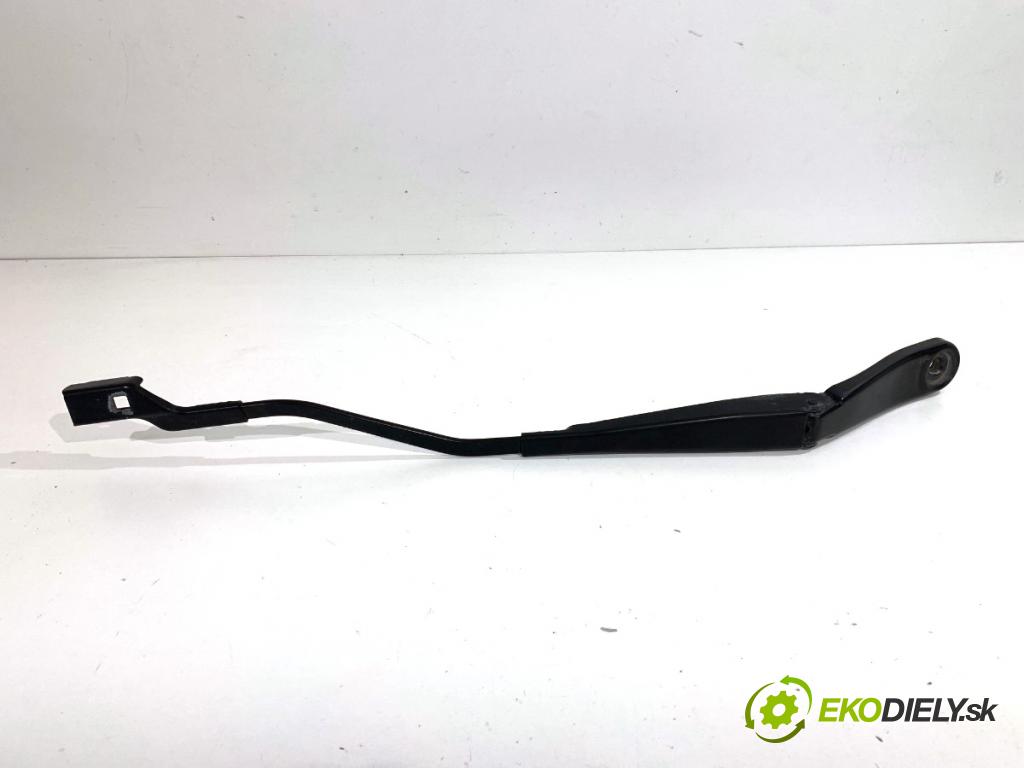 VOLVO V40 liftback 2016 88 kW D2 1969 Rameno stierače ľavy predný 31276059