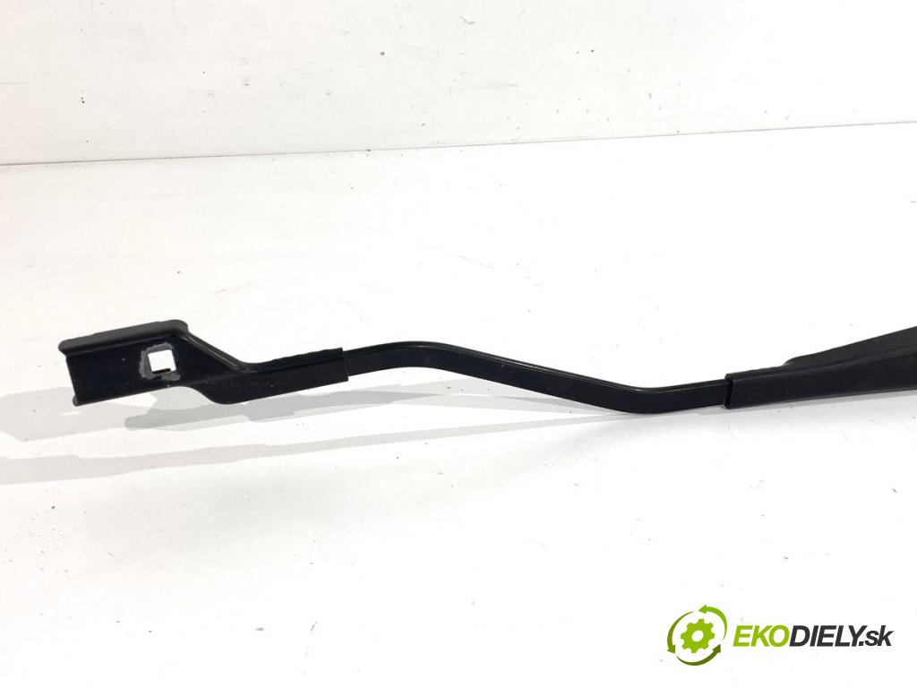 VOLVO V40 liftback 2016 88 kW D2 1969 Rameno stierače ľavy predný 31276059