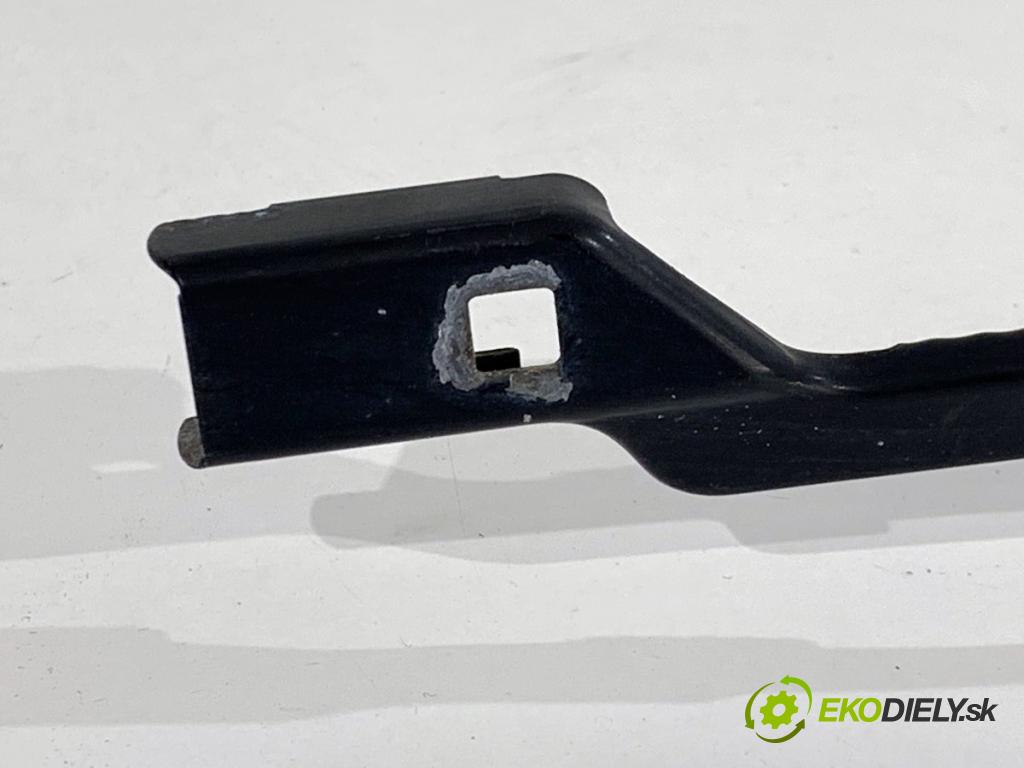 VOLVO V40 liftback 2016 88 kW D2 1969 Rameno stierače ľavy predný 31276059