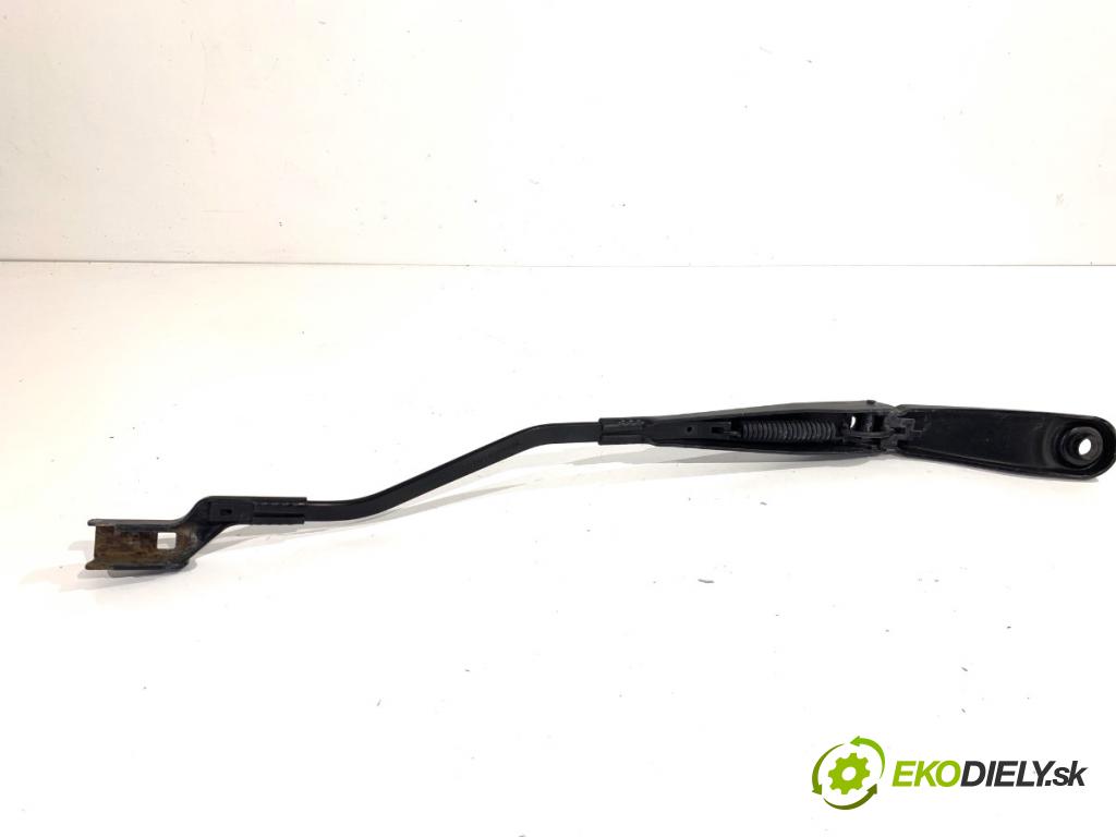 VOLVO V40 liftback 2016 88 kW D2 1969 Rameno stierače ľavy predný 31276059