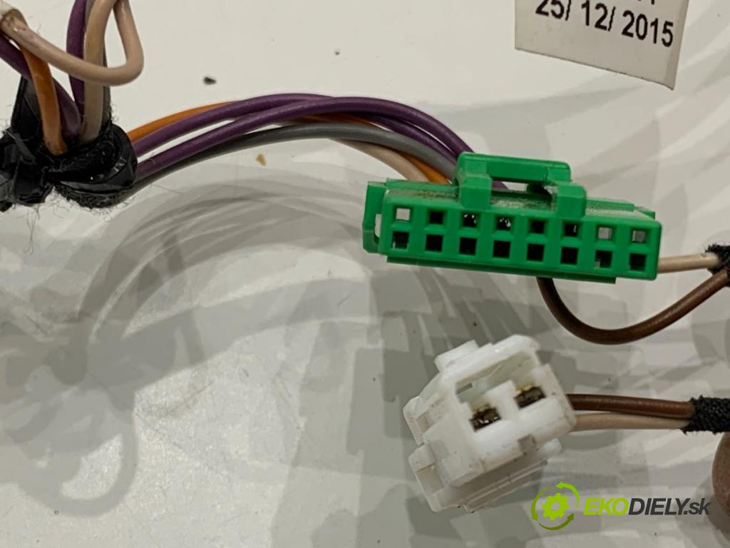 VOLVO V40 liftback 2016 88 kW D2 1969 SPÍNAČE: volantu 31334457