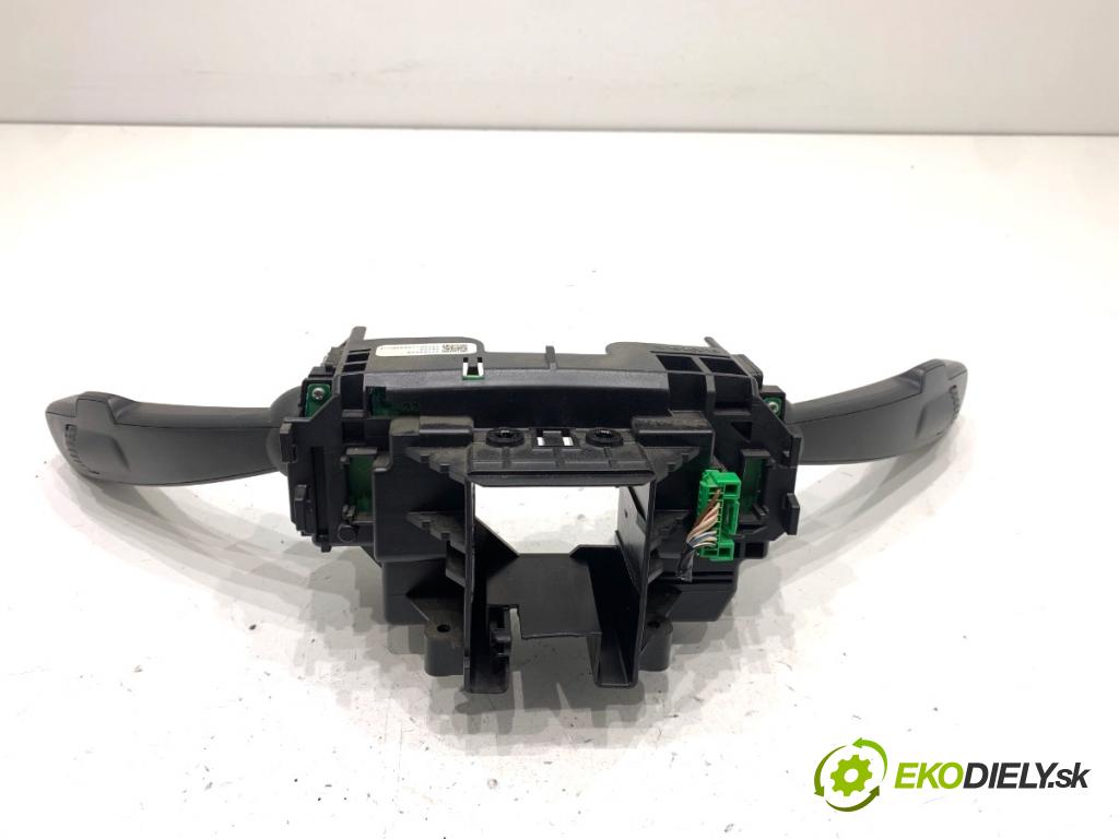 VOLVO V40 liftback 2016 88 kW D2 1969 Prepínač kombinovaný 31456029 (Prepínacie páčky pod volantom)